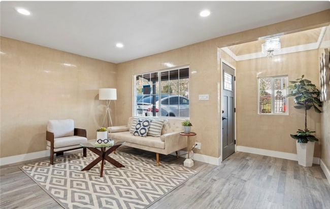 Building Photo - Beautiful 3B 2B Remodeled house in Sylmar