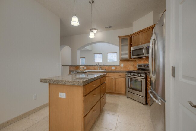 Foto del edificio - 9120 Village Ave NE