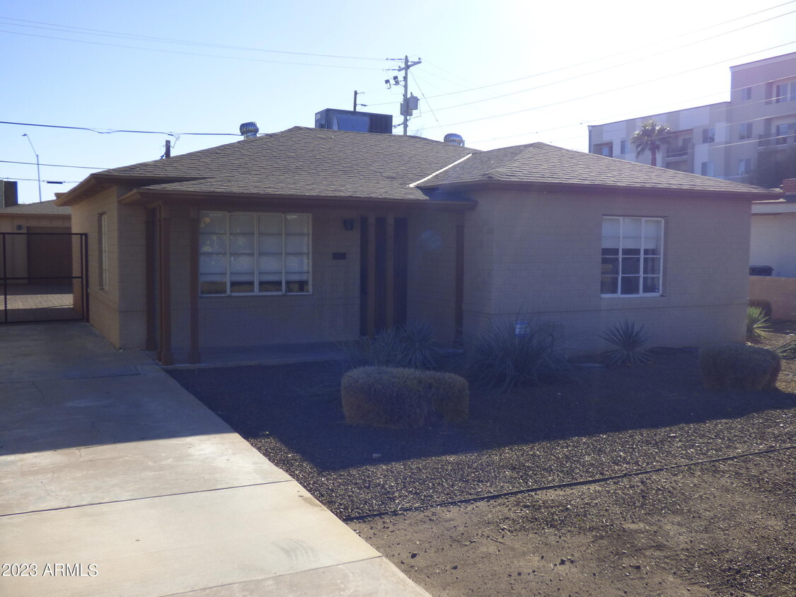 Primary Photo - 307 E Verde Ln