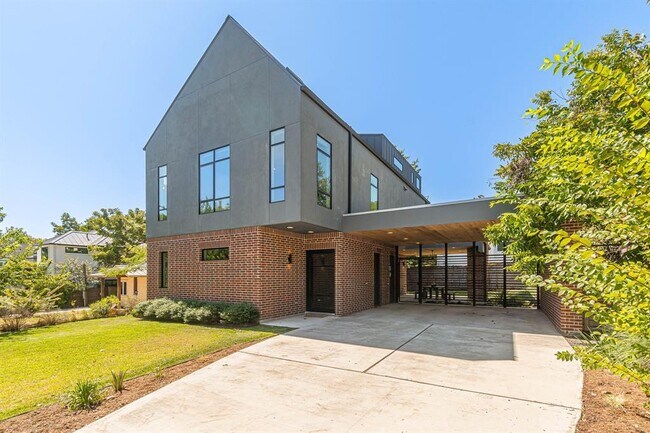 Building Photo - 2115 Peach Tree St