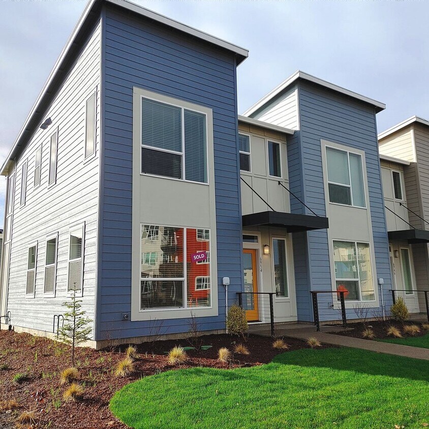 Primary Photo - *$500 OFF First Month's Rent* Beautiful Ne...