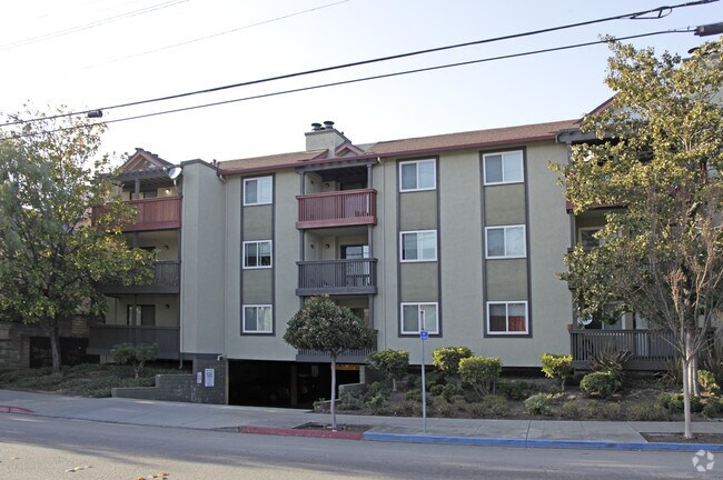 Primary Photo - Gatehouse Square Condominium Homes