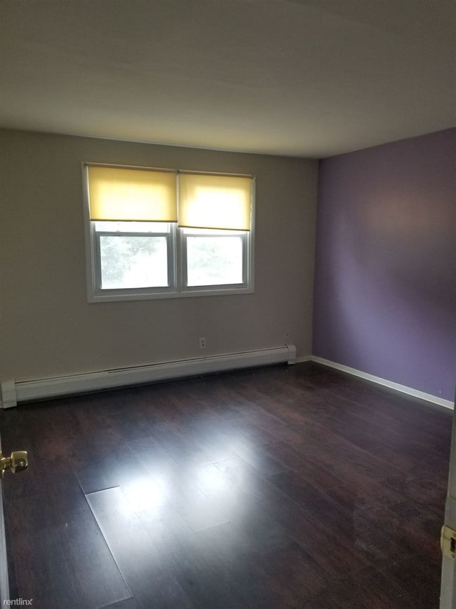 Building Photo - 2 br, 1 bath  - 75 Fairview Ave F