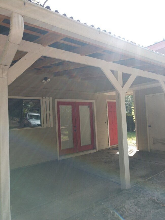 Foto del edificio - 2 Bed 1 Bath Duplex in Tallahassee, FL...1...