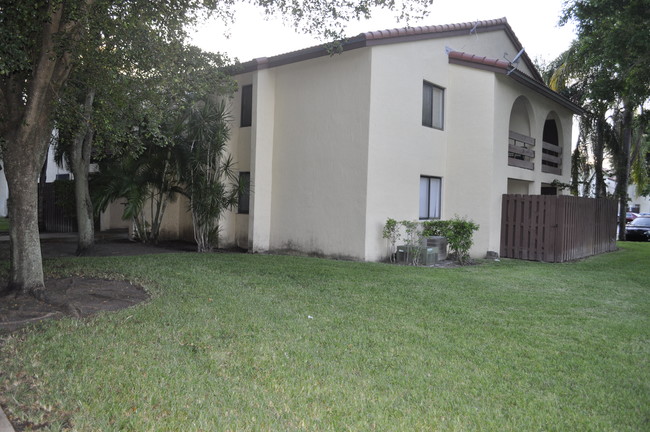 Building Photo - 8977 SW 123rd Ct