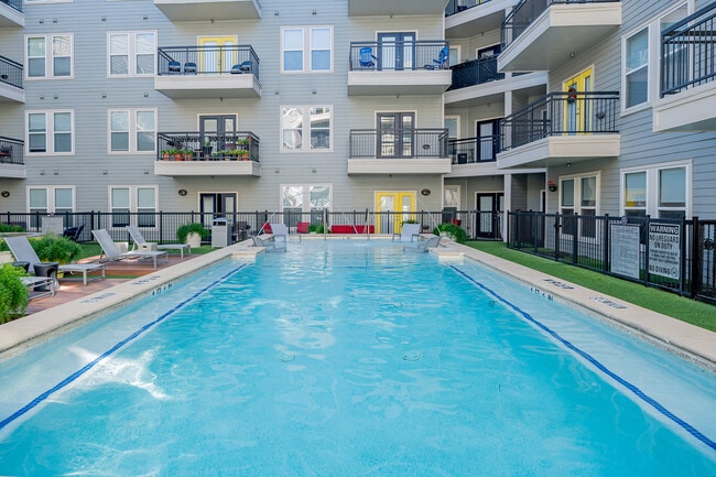 Building Photo - Arrive West End