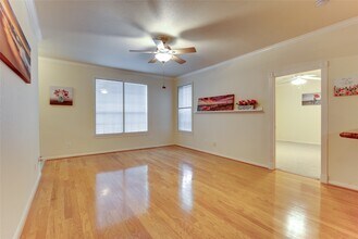 Building Photo - 2255 Braeswood Park Dr