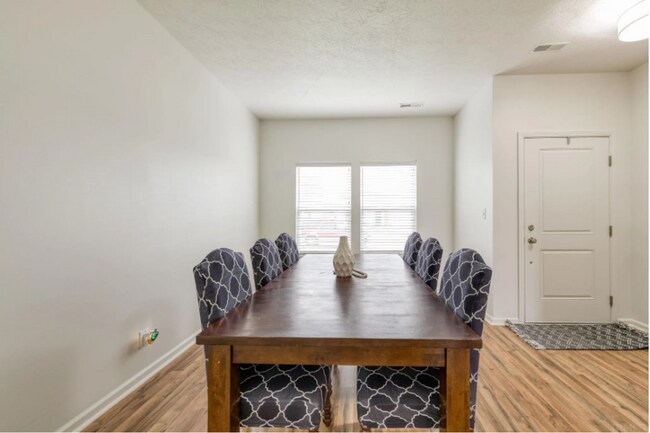 Building Photo - 4 Bedroom, Two Story House in Avalon Bluff...