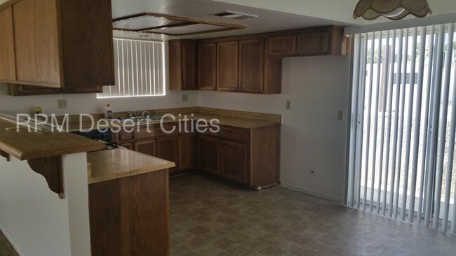 Building Photo - Fantastic 2 Bedroom Unit in Cathedral City!