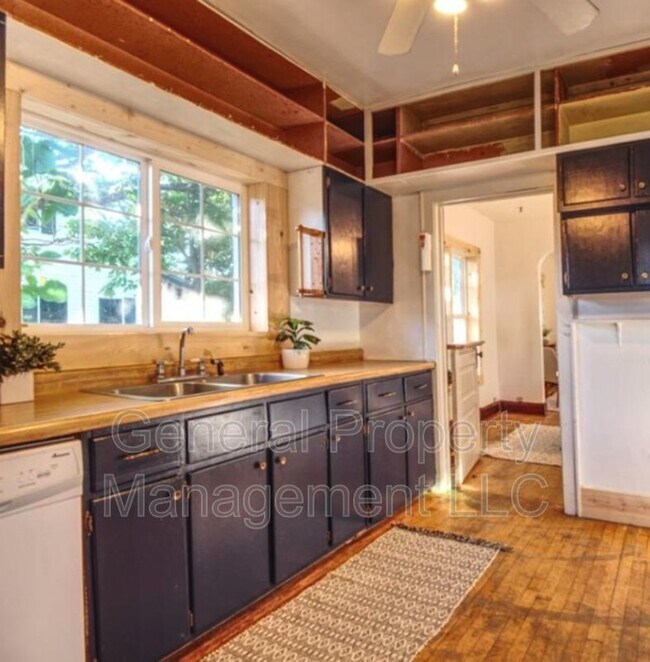 Building Photo - Charming 4 Bedroom, 1 Bathroom Home For Rent