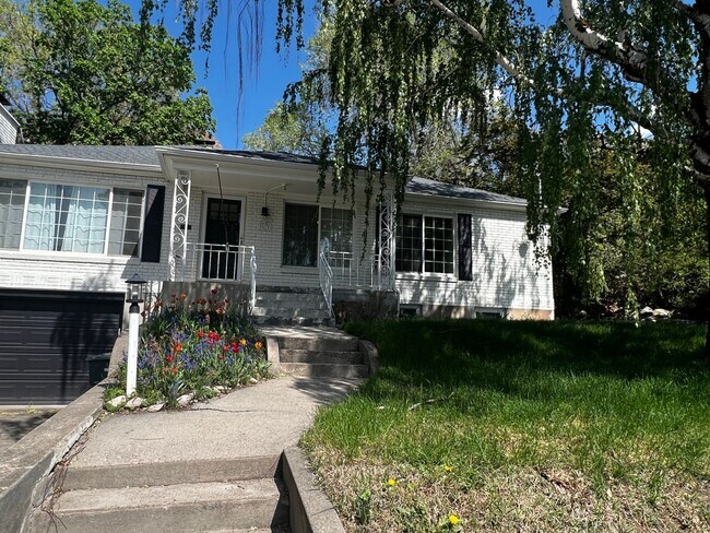 Building Photo - 4 Bedroom/2 Bathroom House in Ogden