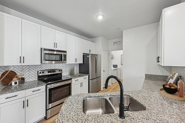 Foto del edificio - The Courtney at Universal Boulevard