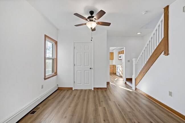 Foto del edificio - Spacious 4 Bedroom | 1.5 Bath | 1 Car Garage For Rent -Northampton PA