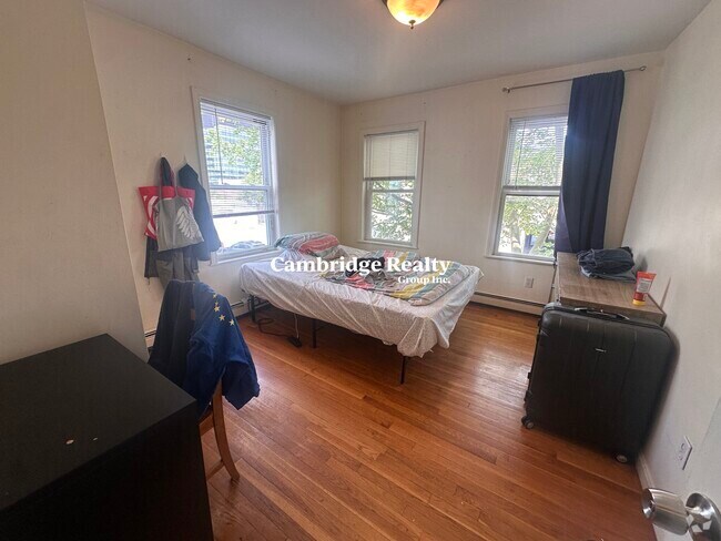 Building Photo - 313 Elm St