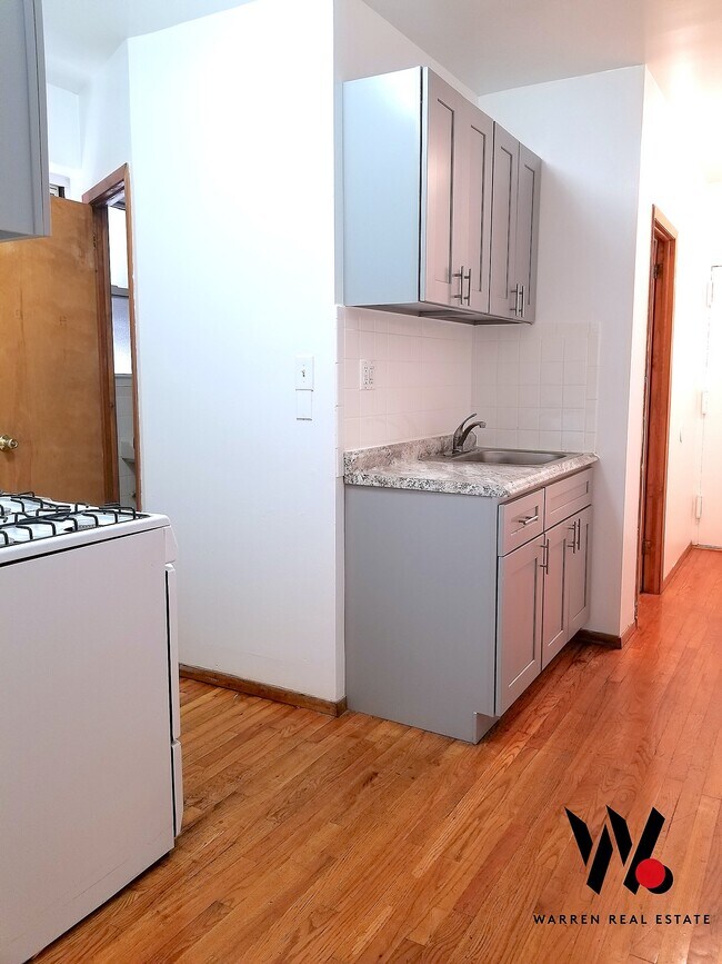 Building Photo - Sunny 2 Bed | East 7th Street, East Village