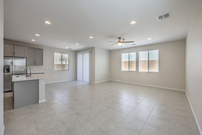 Foto del edificio - Fully Upgraded - 4bedroom & 2.5 bathrooms-
