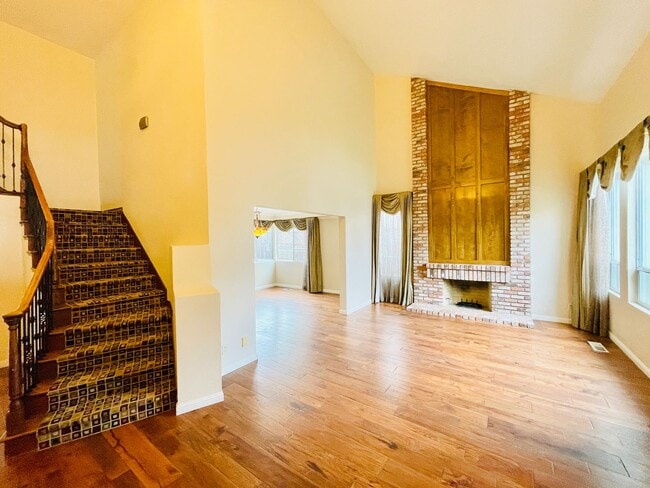 Foto del edificio - Beautiful 4 Bed 3 Bath + Huge Bonus Room A...