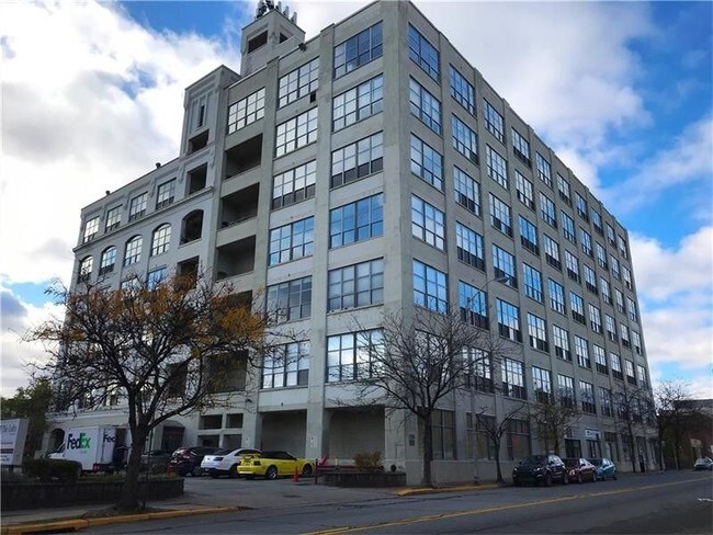 unique loft building - 5850 Centre Ave Apartment