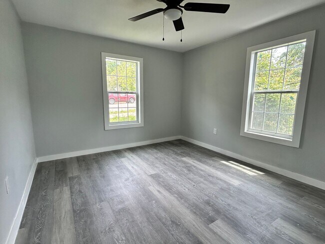 Foto del edificio - Gorgeous 4 bed 2 bath home!