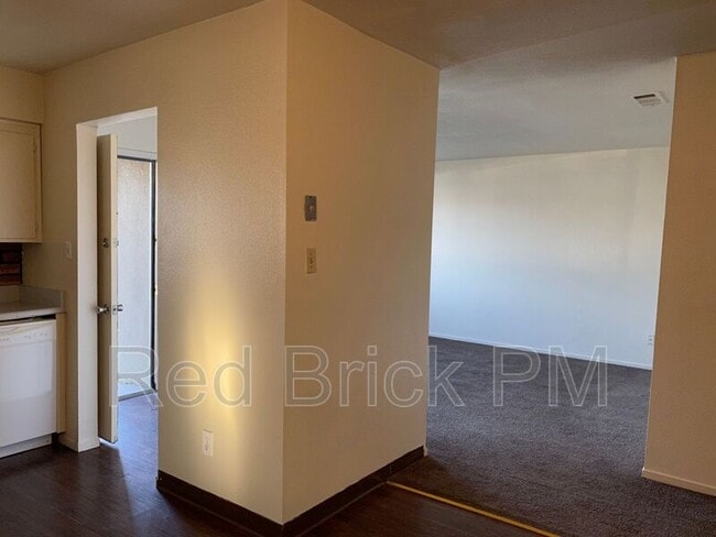 Foto del edificio - 3326 Carson Ct