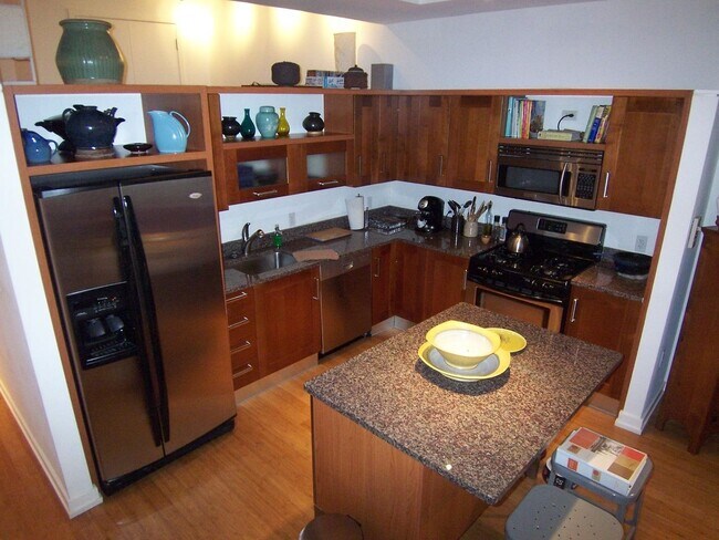 Foto del edificio - Centrally Located Elegant Designer-Chic 1B...