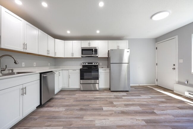 Foto del edificio - Renovated Basement level unit - West Linn, OR