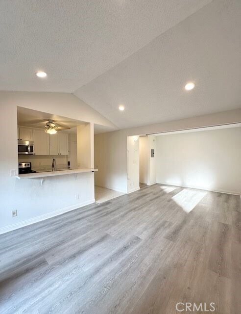 Building Photo - 120 Streamwood