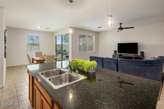 Foto del edificio - 7329 N 123rd Dr