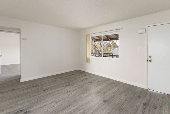 Building Photo - Colum4229