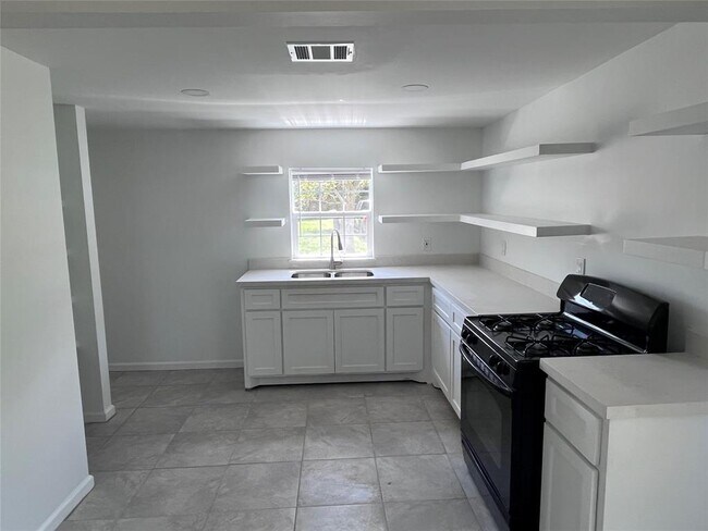 Foto del edificio - 21534 Cedar Ln