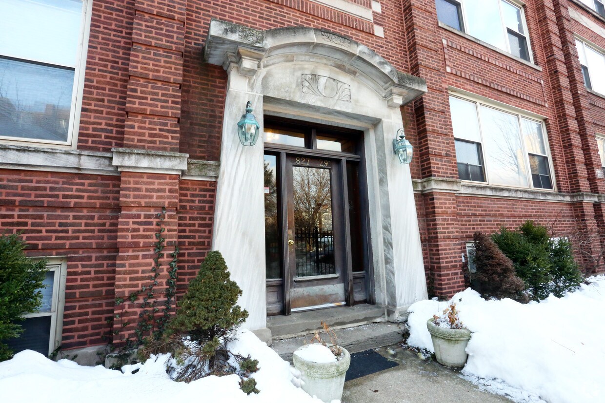 Foto del edificio - 827-835 W Lawrence Ave