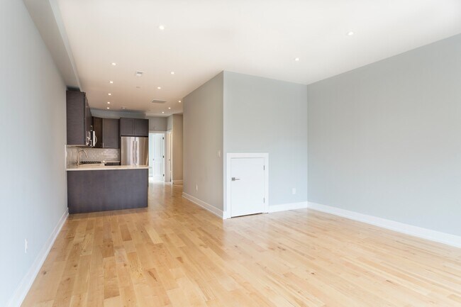 Living Room - 2436 W Thompson St