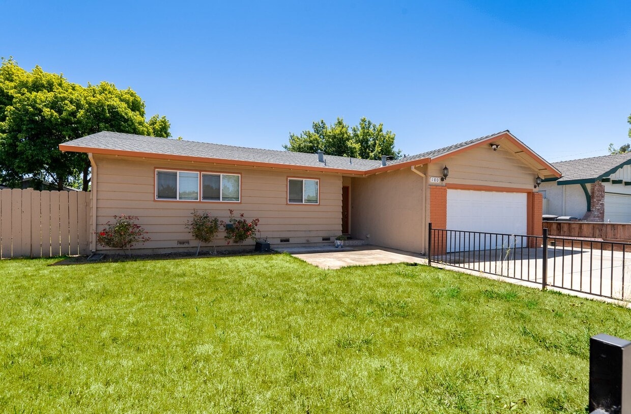 Primary Photo - Lovely 4 bedroom home in Morgan Hill!