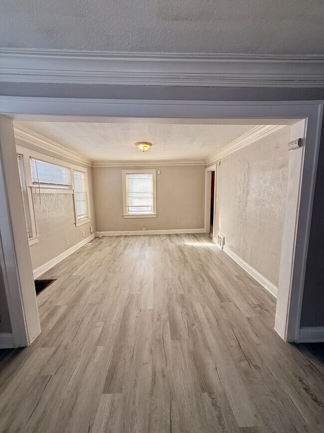 Foto del edificio - 5524 Woodland Ave