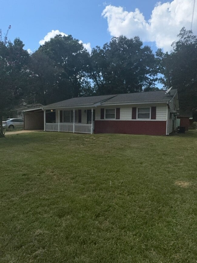 Building Photo - 2119 Lamore Dr