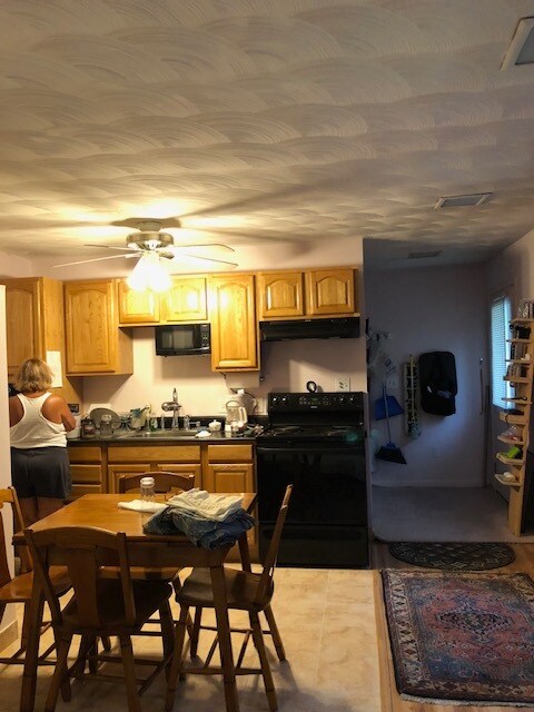 Kitchen 2 - 5829 Thompson Rd