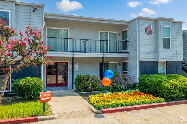 Leasing Office Exterior – Professional leasing office with welcoming entry and bright flowers. - Villa Rosita