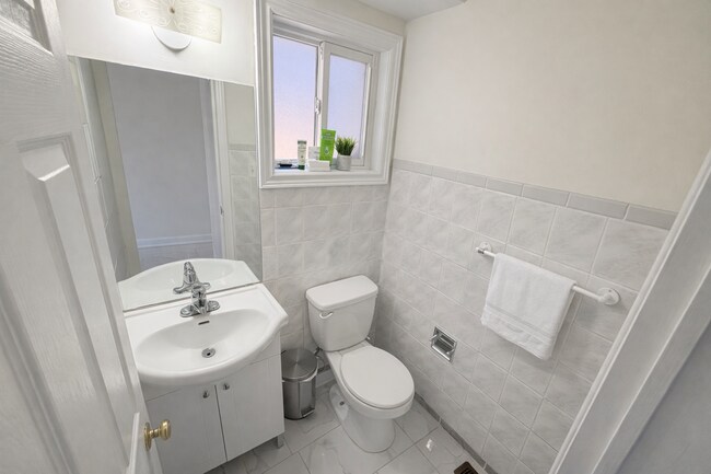 Building Photo - 12 Horsham St