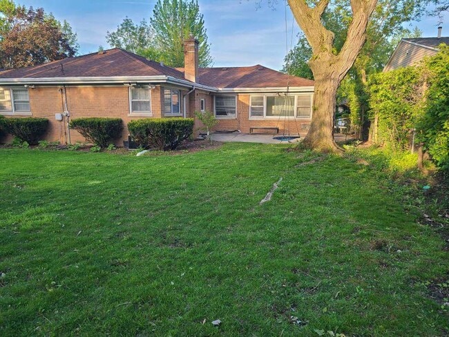 Building Photo - 9624 Karlov Ave