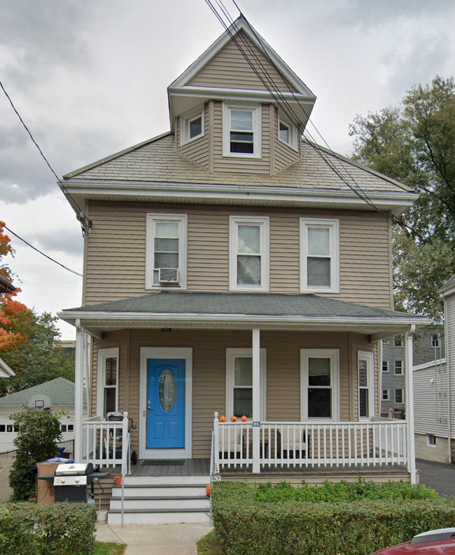 Building Photo - 65 Fairbanks St