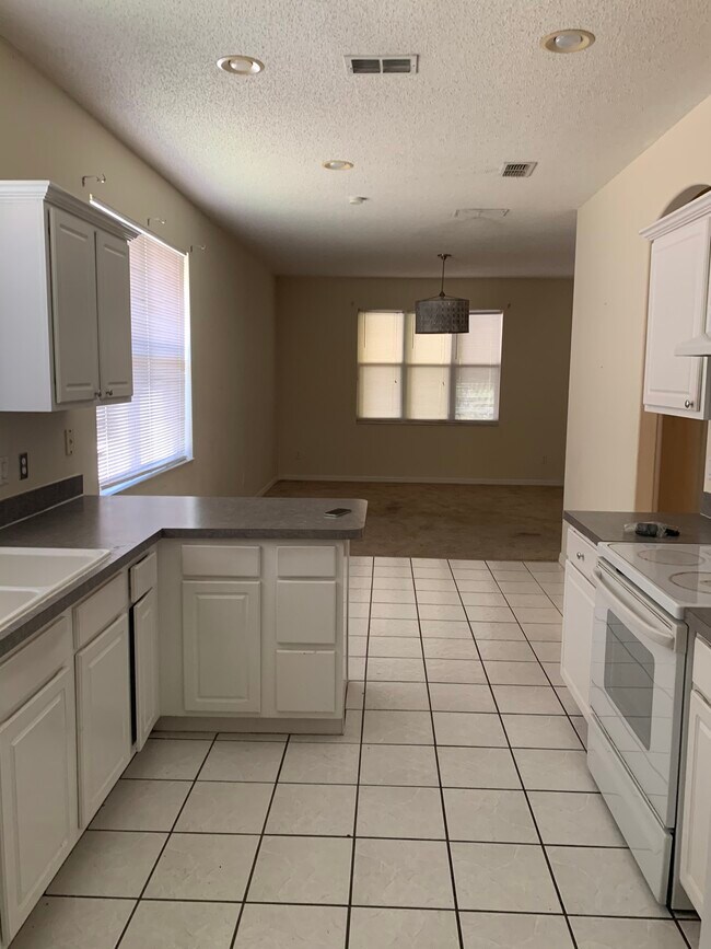 Building Photo - 1976 Willow Wood Dr