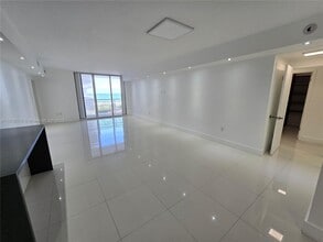 Building Photo - 5825 Collins Ave