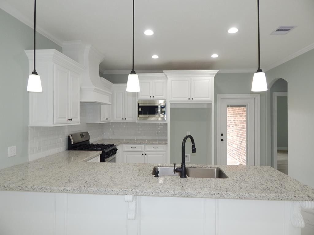 207 Atlanta Ave, Nederland, TX 77627 House for Rent in Nederland, TX