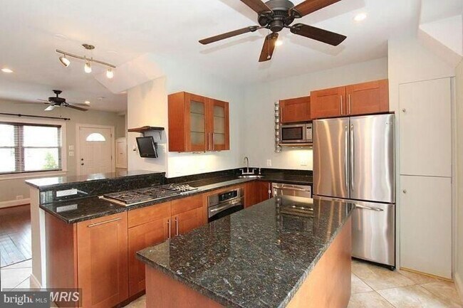 Foto del edificio - 1121 3rd St NE