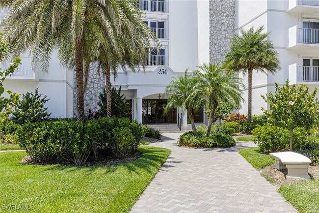 Foto del edificio - 250 Park Shore Dr
