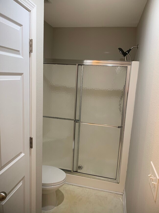 Master bath shower - 9731 Cobblebrook Dr