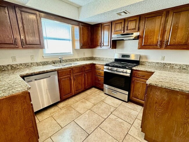 Building Photo - 3504 S 150th East Ave