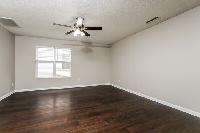 Foto del edificio - 21 Valleyfield Dr