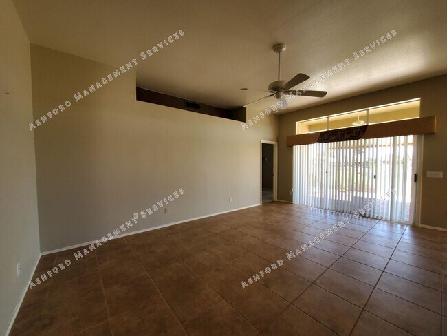 Foto del edificio - COYOTE LAKES BEAUTIFUL VIEW OF GOLF COURSE/NOT AGE RESTRICTED**NO TENANT FEES