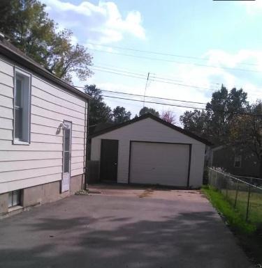 Building Photo - 9518 Theodosia Ave